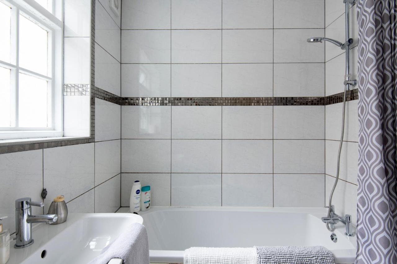 Fantastic 3 Bed Brighton House- Sleeps 6- Superfast Wifi And Garage Apartment Exterior foto